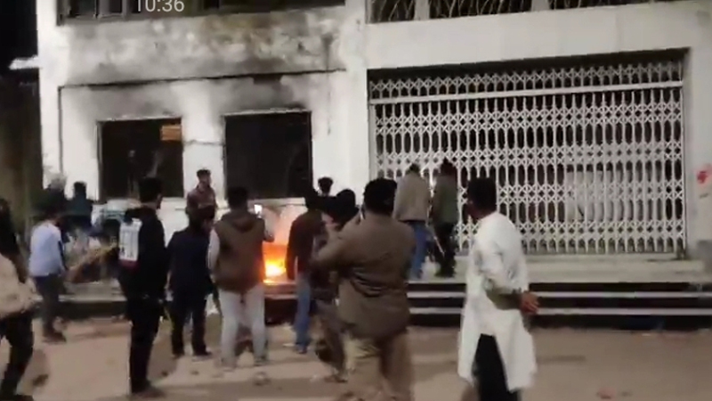 এমপি বাহারের বাড়ি ও দলীয় অফিসে ভাঙচুর, আগুন এমপি বাহারের বাড়ি ও দলীয় অফিসে ভাঙচুর, আগুন