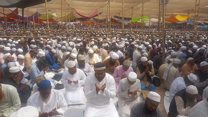 তুরাগ তীরে মোনাজাতের মাধ্যমে শেষ হলো এ বছরের বিশ্ব ইজতেমা তুরাগ তীরে মোনাজাতের মাধ্যমে শেষ হলো এ বছরের বিশ্ব ইজতেমা