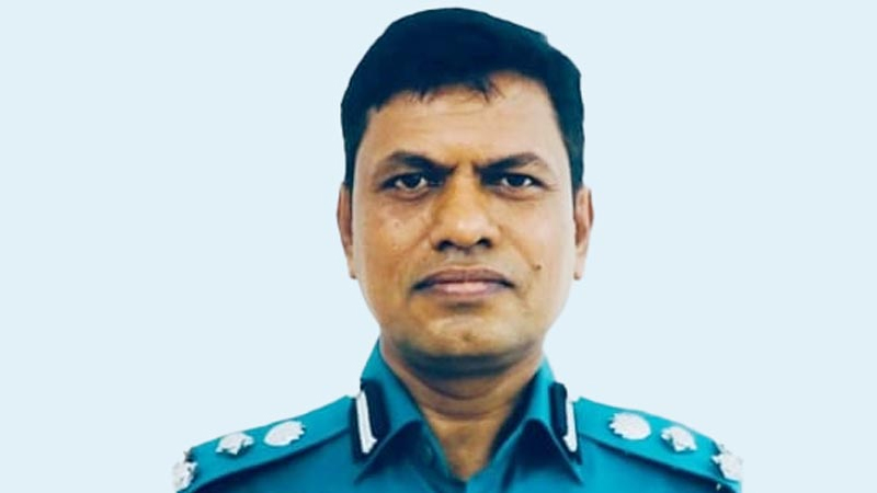 ডিআইজি মোল্যা নজরুলসহ ৪ পুলিশ কর্মকর্তা আটক ডিআইজি মোল্যা নজরুলসহ ৪ পুলিশ কর্মকর্তা আটক