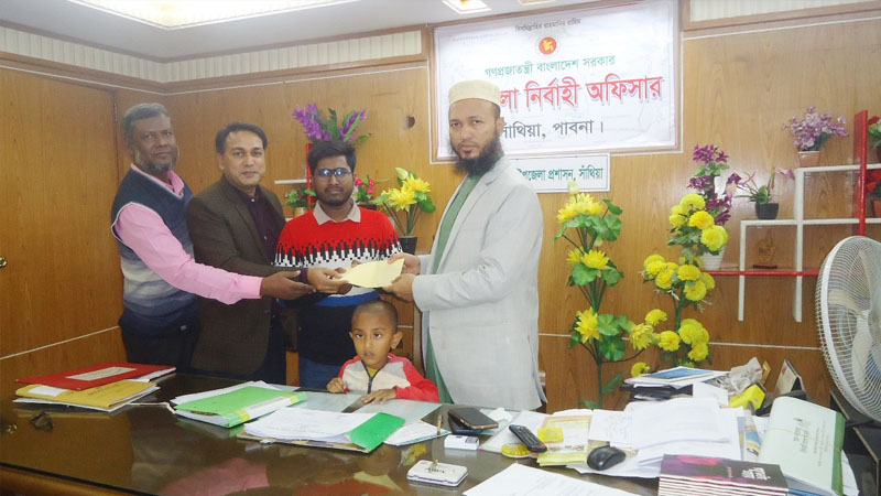 মেডিকেলে সুযোগ পাওয়া রাকিবুলের পাশে এবার সাঁথিয়ার ইউএনও মেডিকেলে সুযোগ পাওয়া রাকিবুলের পাশে এবার সাঁথিয়ার ইউএনও