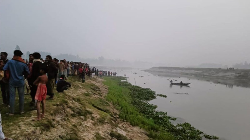 বন্ধুর বাড়িতে এসে নদীতে নিখোঁজ ৩ স্কুলছাত্র বন্ধুর বাড়িতে এসে নদীতে নিখোঁজ ৩ স্কুলছাত্র