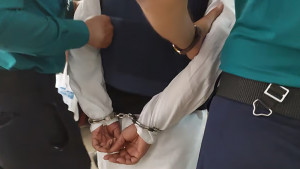পিছমোড়া করে হাতকড়া পরিয়ে আদালতে হাজির করা হলো হেভিওয়েট নেতাদের