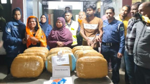 চুরি হওয়া প্রাইভেট কারে দুই নারীর কাছে মিলল ৪০ কেজি গাঁজা