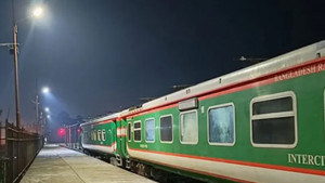 ৬ ঘণ্টা পর ঢাকা-টঙ্গী সেকশনে ট্রেন চলাচল শুরু