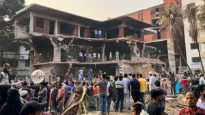 ৩২ নম্বরে বাড়ির নিচে পানি ছাড়া কিছু পায়নি ফায়ার সার্ভিস