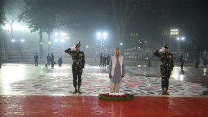 একুশের প্রথম প্রহরে শহীদ মিনারে রাষ্ট্রপতি ও প্রধান উপদেষ্টার শ্রদ্ধা