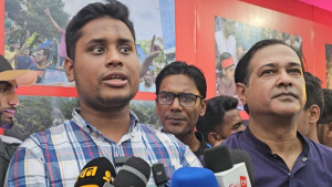 ‘যারা নিজেকে মহাপরাক্রমশালী মনে করছে হাসিনা থেকে শিক্ষা নেওয়া উচিত’