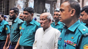 আন্দোলনে শিক্ষার্থীদের পক্ষে ছিলাম, কাঠগড়ায় কেঁদে বললেন কামাল মজুমদার