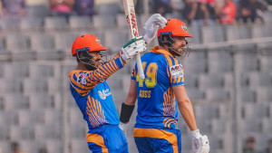 রাজশাহীর বিদায় লিখে খুলনাকে সুপার ফোরে নিলেন মিরাজ