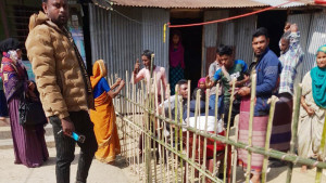 গৃহবন্দি দুই প্রবাসীর পরিবার