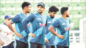 দুবাইয়ের হৃদয় ভেঙে শান্তরা রা‌ওয়ালপিন্ডিতে