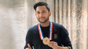 ‘অ্যাওয়ার্ড’ পাওয়া নিয়ে ফেসবুকে যে দাবি করলেন তৌহিদ আফ্রিদি