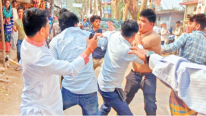 দুই জেলায় আট সাংবাদিকের ওপর সন্ত্রাসী হামলা