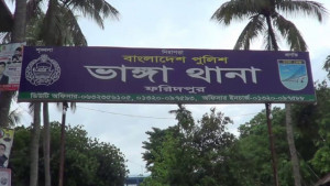 বলাৎকারে অভিযুক্ত শিক্ষককে ছাড়িয়ে নিয়ে গেল কয়েক প্রভাবশালী