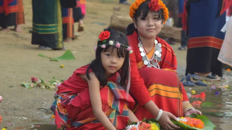 ইংরেজি-বাংলার আগ্রাসনে সংকুচিত নৃগোষ্ঠীর ভাষা ইংরেজি-বাংলার আগ্রাসনে সংকুচিত নৃগোষ্ঠীর ভাষা