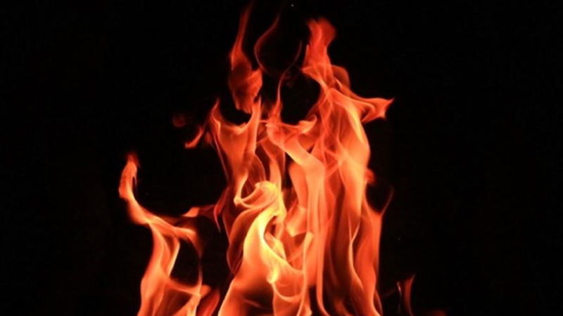 দরজায় তালা দিয়ে সবাই ওয়াজ মাহফিলে, ঘরে পুড়ে অঙ্গার শিশু আইরিন দরজায় তালা দিয়ে সবাই ওয়াজ মাহফিলে, ঘরে পুড়ে অঙ্গার শিশু আইরিন