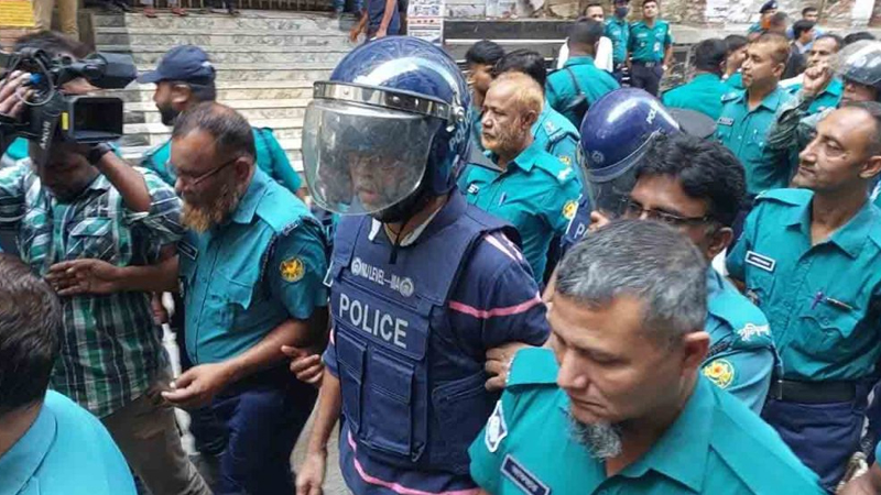 সাবেক মেয়র আতিকসহ রিমান্ডে ৩ জন সাবেক মেয়র আতিকসহ রিমান্ডে ৩ জন