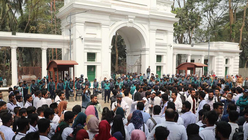 সুপ্রিম কোর্টের সামনে ইন্টার্ন চিকিৎসকদের বিক্ষোভ মিছিল সুপ্রিম কোর্টের সামনে ইন্টার্ন চিকিৎসকদের বিক্ষোভ মিছিল
