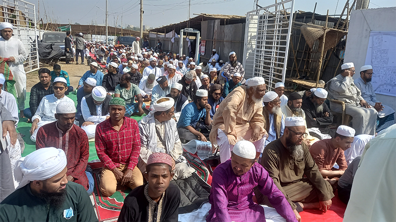 টঙ্গীর তুরাগ তীরে ইজতেমায় লাখো মুসল্লির জুমার নামাজ আদায় টঙ্গীর তুরাগ তীরে ইজতেমায় লাখো মুসল্লির জুমার নামাজ আদায়