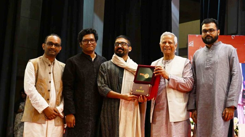 ১৮ ব্যক্তির হাতে একুশে পদক তুলে দিলেন প্রধান উপদেষ্টা ১৮ ব্যক্তির হাতে একুশে পদক তুলে দিলেন প্রধান উপদেষ্টা