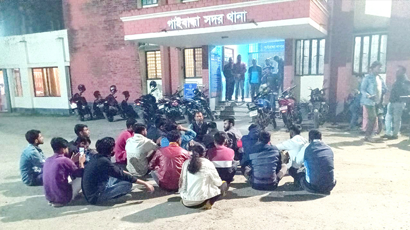 গাইবান্ধা বাণিজ্য মেলায় ছুরিতে বৈষম্যবিরোধী ছাত্র আন্দোলনের তিন নেতা আহত, থানা ঘেরাও গাইবান্ধা বাণিজ্য মেলায় ছুরিতে বৈষম্যবিরোধী ছাত্র আন্দোলনের তিন নেতা আহত, থানা ঘেরাও