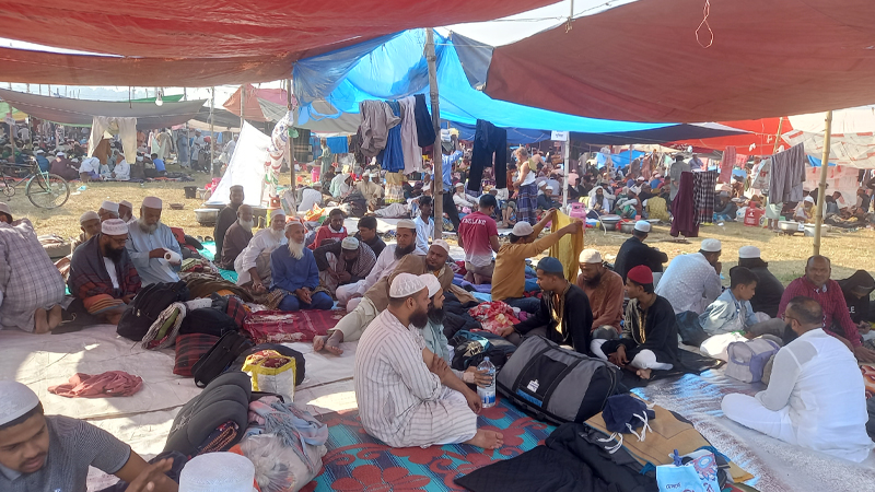 আখেরি মোনাজাতের মাধ্যমে শেষ হচ্ছে সাদ অনুসারীদের বিশ্ব ইজতেমা আখেরি মোনাজাতের মাধ্যমে শেষ হচ্ছে সাদ অনুসারীদের বিশ্ব ইজতেমা