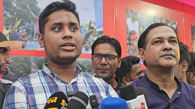 ‘যারা নিজেকে মহাপরাক্রমশালী মনে করছে হাসিনা থেকে শিক্ষা নেওয়া উচিত’ ‘যারা নিজেকে মহাপরাক্রমশালী মনে করছে হাসিনা থেকে শিক্ষা নেওয়া উচিত’