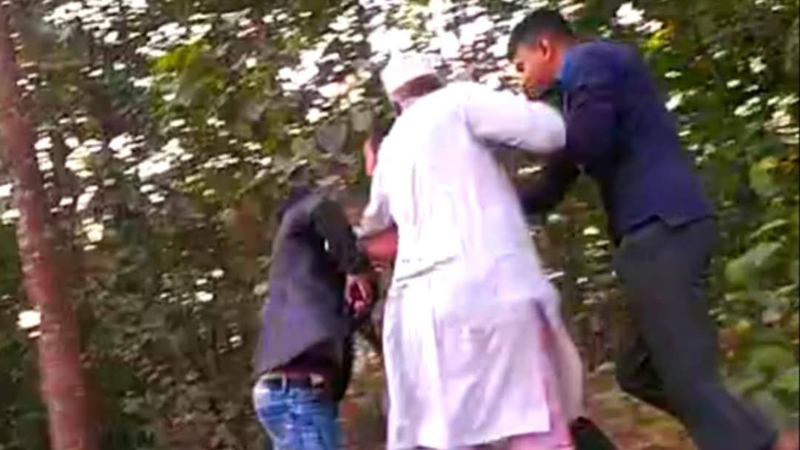 খবর সংগ্রহ করতে গিয়ে ৪ সংবাদকর্মী আহত, মামলা খবর সংগ্রহ করতে গিয়ে ৪ সংবাদকর্মী আহত, মামলা