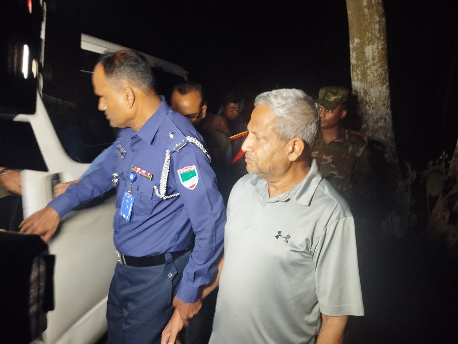 শ্যামলছায়া পার্ক থেকে সাবেক এমপি মেজর জেনারেল (অব.) মিয়াজী আটক শ্যামলছায়া পার্ক থেকে সাবেক এমপি মেজর জেনারেল (অব.) মিয়াজী আটক