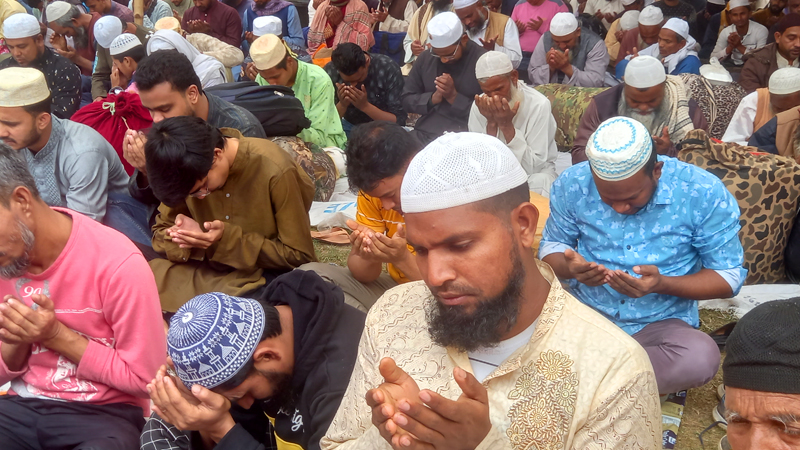 আখেরি মোনাজাতে শেষ হচ্ছে প্রথম ধাপের বিশ্ব ইজতেমা আখেরি মোনাজাতে শেষ হচ্ছে প্রথম ধাপের বিশ্ব ইজতেমা