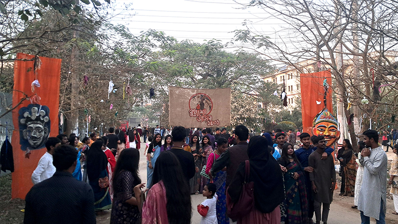 নজরুল বিশ্ববিদ্যালয়ে কুয়াশা উৎসব শুরু নজরুল বিশ্ববিদ্যালয়ে কুয়াশা উৎসব শুরু