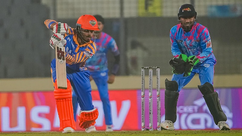 শেষ বলে খুলনাকে হারিয়ে ফাইনালে চট্টগ্রাম শেষ বলে খুলনাকে হারিয়ে ফাইনালে চট্টগ্রাম