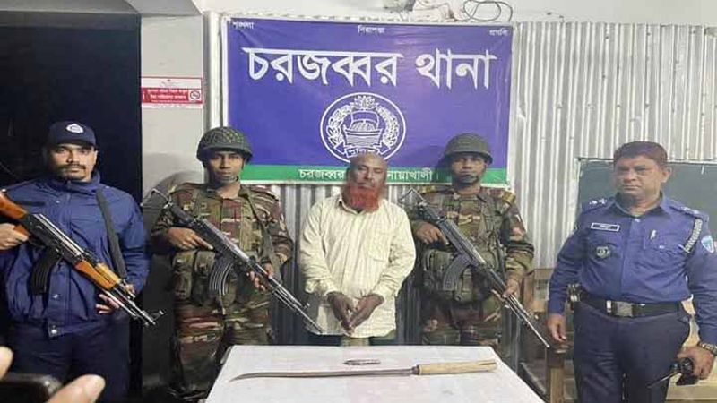 দক্ষিণাঞ্চলের ত্রাস ‘সফি বাতাইন্না’ গ্রেপ্তার দক্ষিণাঞ্চলের ত্রাস ‘সফি বাতাইন্না’ গ্রেপ্তার