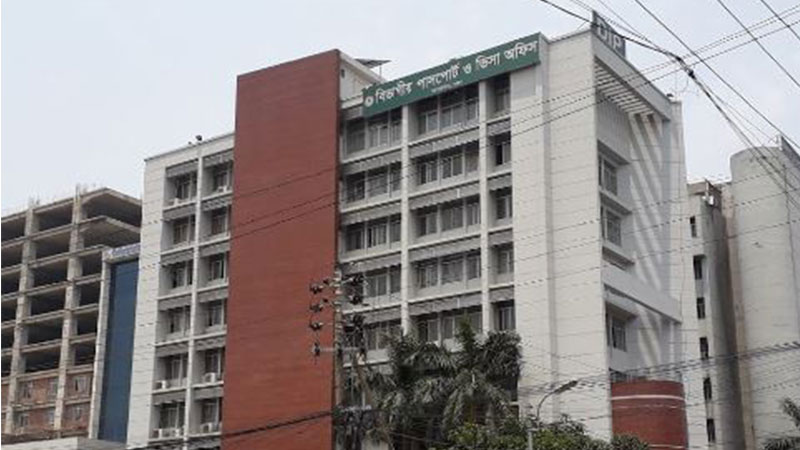 এনআইডি সার্ভার জটিলতায় আগারগাঁও পাসপোর্ট অফিসে ভোগান্তি এনআইডি সার্ভার জটিলতায় আগারগাঁও পাসপোর্ট অফিসে ভোগান্তি