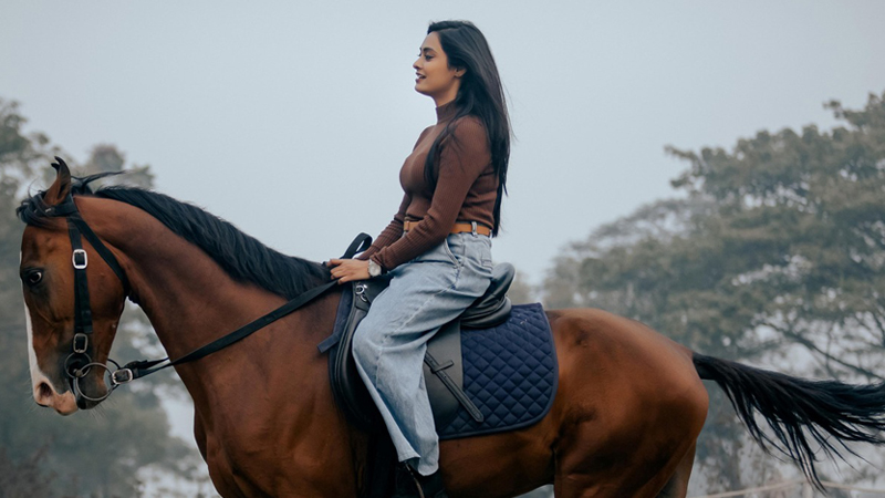 ‘প্রথমে ভয় কাজ করছিল, এখন ঘোড়া চালনা খুব উপভোগ করছি’ ‘প্রথমে ভয় কাজ করছিল, এখন ঘোড়া চালনা খুব উপভোগ করছি’