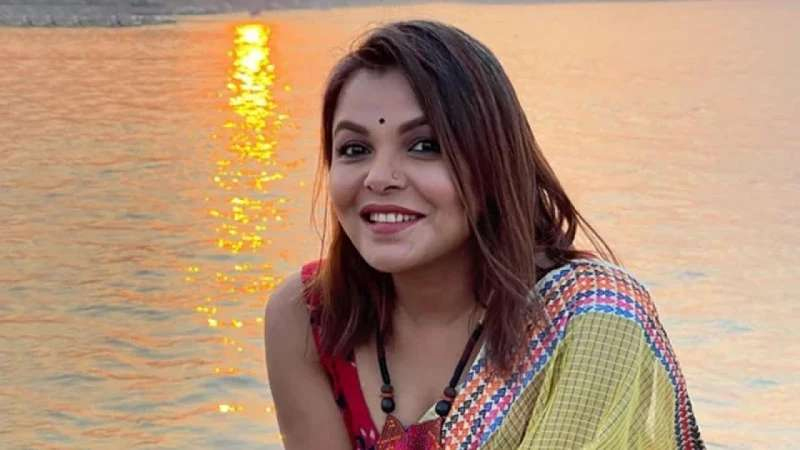 জিজ্ঞাসাবাদের জন্য ডিবি কার্যালয়ে অভিনেত্রী শাওন জিজ্ঞাসাবাদের জন্য ডিবি কার্যালয়ে অভিনেত্রী শাওন