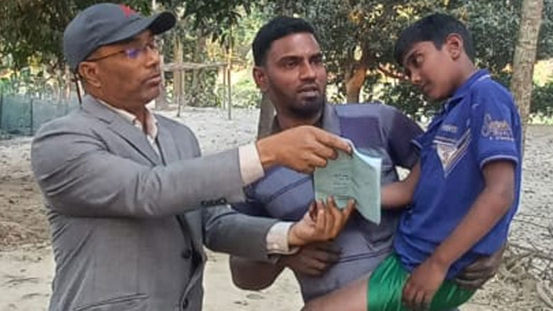 অবশেষে প্রতিবন্ধী ভাতার কার্ড পেলেন শিশু নাহিদ অবশেষে প্রতিবন্ধী ভাতার কার্ড পেলেন শিশু নাহিদ
