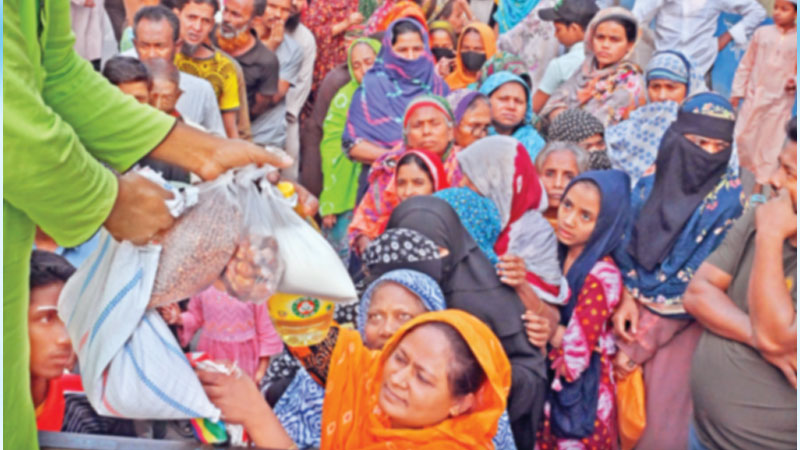 লাইনে দাঁড়িয়ে অজ্ঞান অন্তঃসত্ত্বা সানজিদা লাইনে দাঁড়িয়ে অজ্ঞান অন্তঃসত্ত্বা সানজিদা
