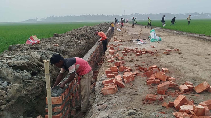 ডুবো সড়ক নির্মাণে নিম্নমানের সামগ্রী ডুবো সড়ক নির্মাণে নিম্নমানের সামগ্রী