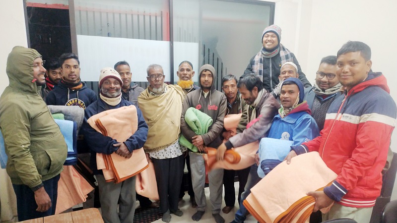 পত্রিকা বিক্রেতাদের পাশে দাঁড়িয়েছে কুড়িগ্রামের সুহৃদরা পত্রিকা বিক্রেতাদের পাশে দাঁড়িয়েছে কুড়িগ্রামের সুহৃদরা
