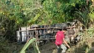 সাজেকে পর্যটকবাহী জিপ খাদে, আট ছাত্রী আহত