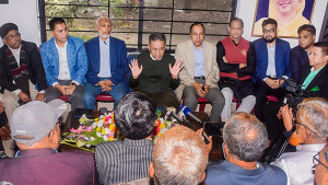 বিএনপি কোনো ব্যবসা প্রতিষ্ঠান দলীয়করণ করতে চায় না: আমীর খসরু