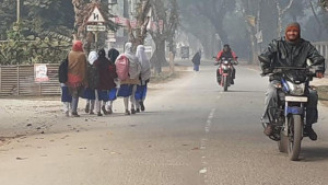 তাপমাত্রা কমেছে ১ ডিগ্রি সেলসিয়াস, তবুও স্বস্তি