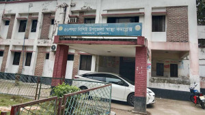 তিন চিকিৎসক নিয়ে ধুঁকছে রাজারহাট স্বাস্থ্য কমপ্লেক্স