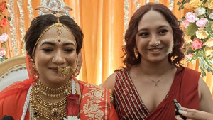 ‘সিঙ্গেল মাদার’ অভিনেত্রীর বিয়ে দিলেন ১৮ বছরের মেয়ে