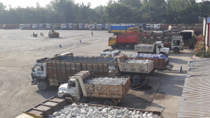 বাংলাবান্ধা স্থলবন্দরে ভারতের পর পাথর রপ্তানি বন্ধ করল ভুটান