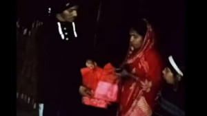 ভিডিওতে দেখা গেল ছাত্রলীগ নেতাদের শীতবস্ত্র বিতরণ