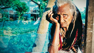 গ্রামের নীল চোখা পাগলিটা