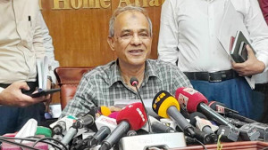 জামিনে থাকা শীর্ষ সন্ত্রাসীদের মনিটরিং করছি: স্বরাষ্ট্র উপদেষ্টা 