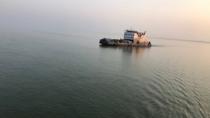 দৌলতদিয়া-পাটুরিয়া নৌপথে ফেরি চলাচল বন্ধ